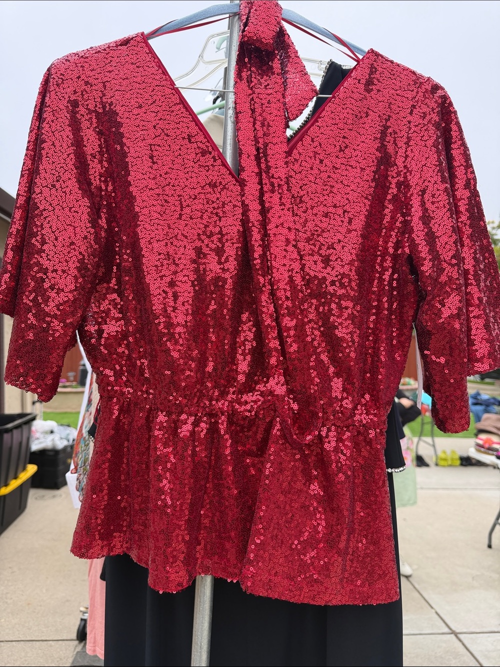 Bold elements Sequin V-Neck Peplum Top in Red